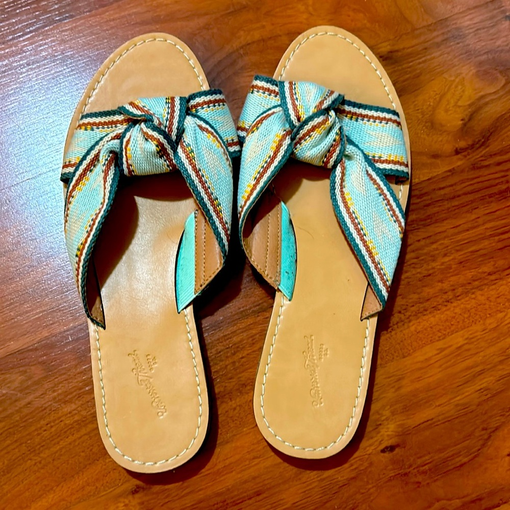 Universal Thread sandals, size 8.5